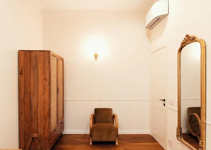 Vatican Chic Apartment *
